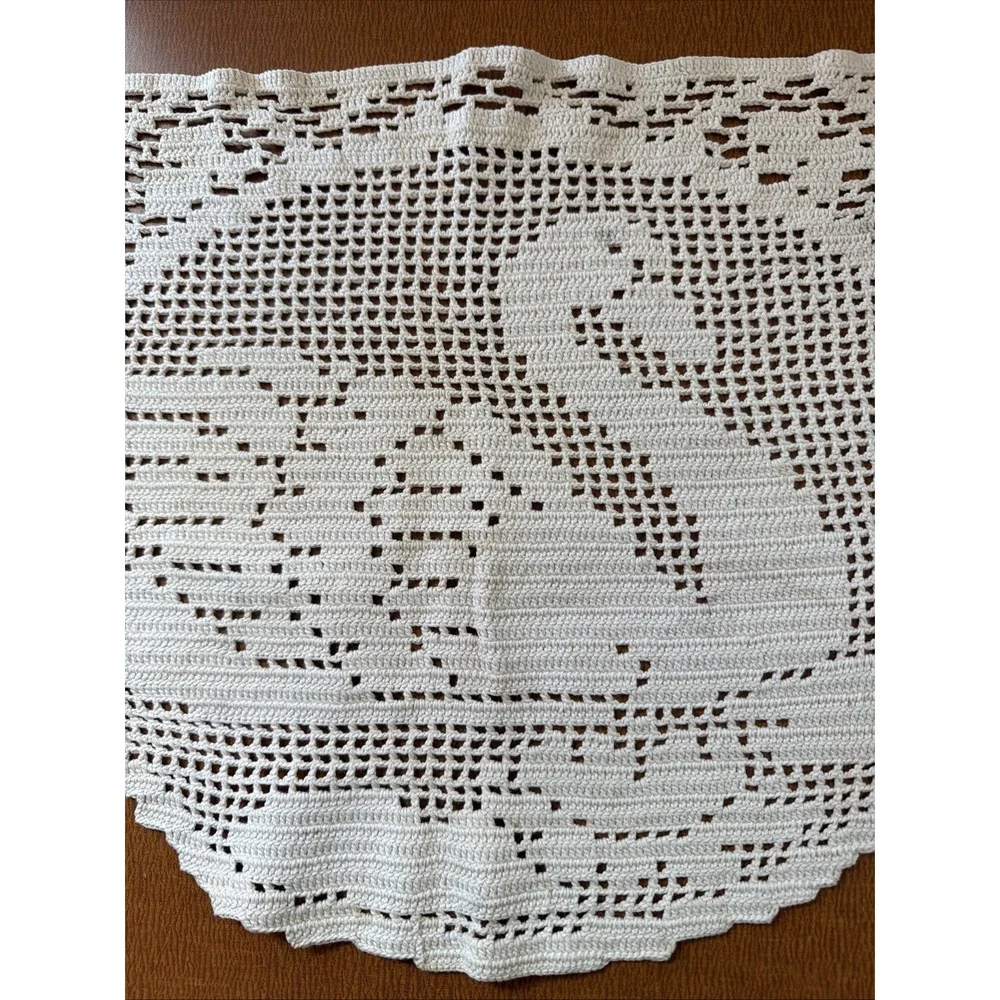 Vintage Swan Crochet Handmade Doily Table Topper 16.5